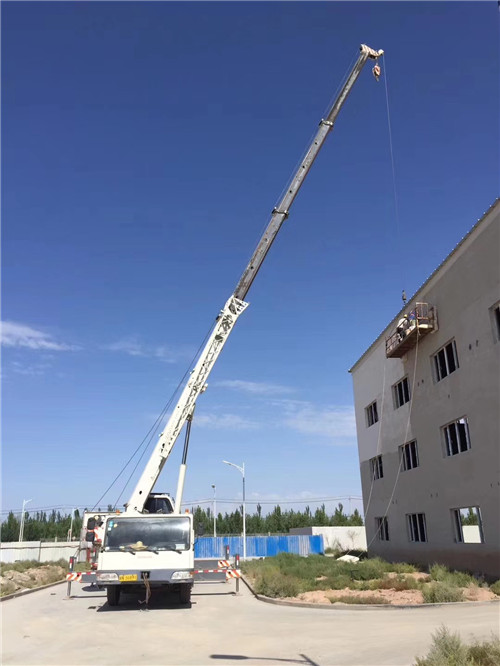 白云区“轻装强干”—— 吊车的 “轻量化臂架” 技术