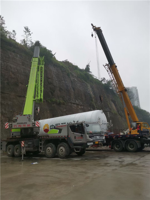 白云区“不怕风雨冻”—— 吊车的 “恶劣环境适应” 技术